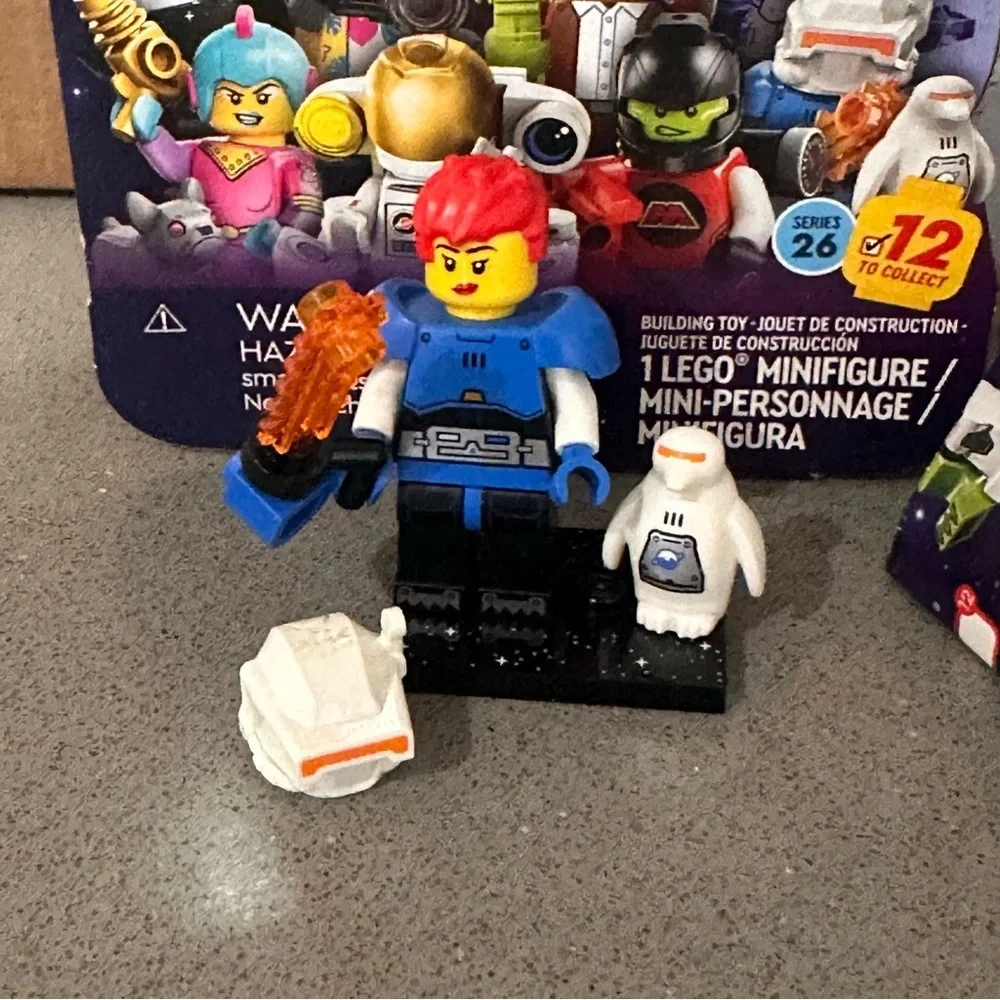 LEGO Series 26 Ice Planet Explorer Minifigure 71046 w Penguin & Box